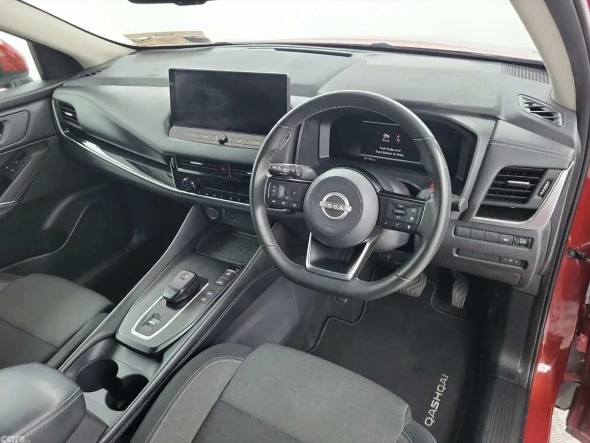 Nissan Qashqai MPV, Petrol, 2024, Red