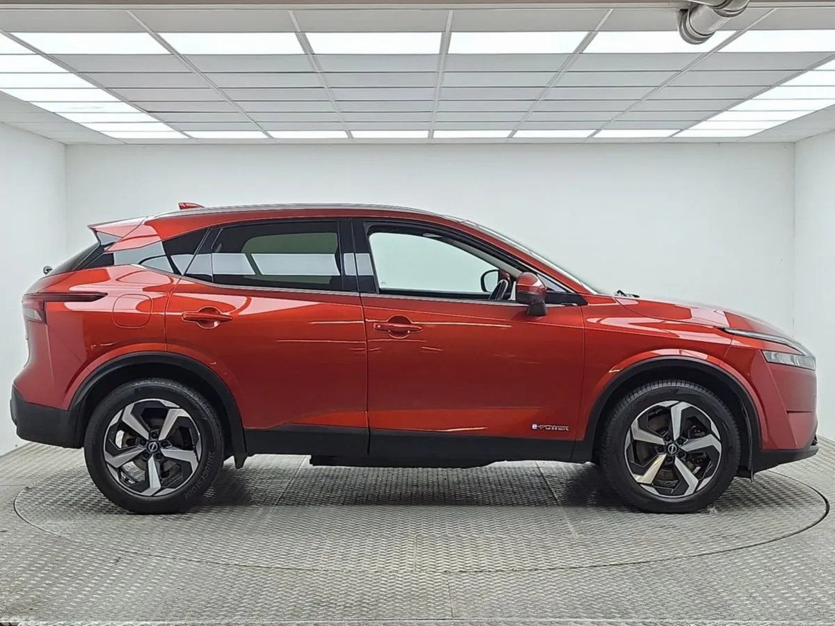 Nissan Qashqai MPV, Petrol, 2024, Red