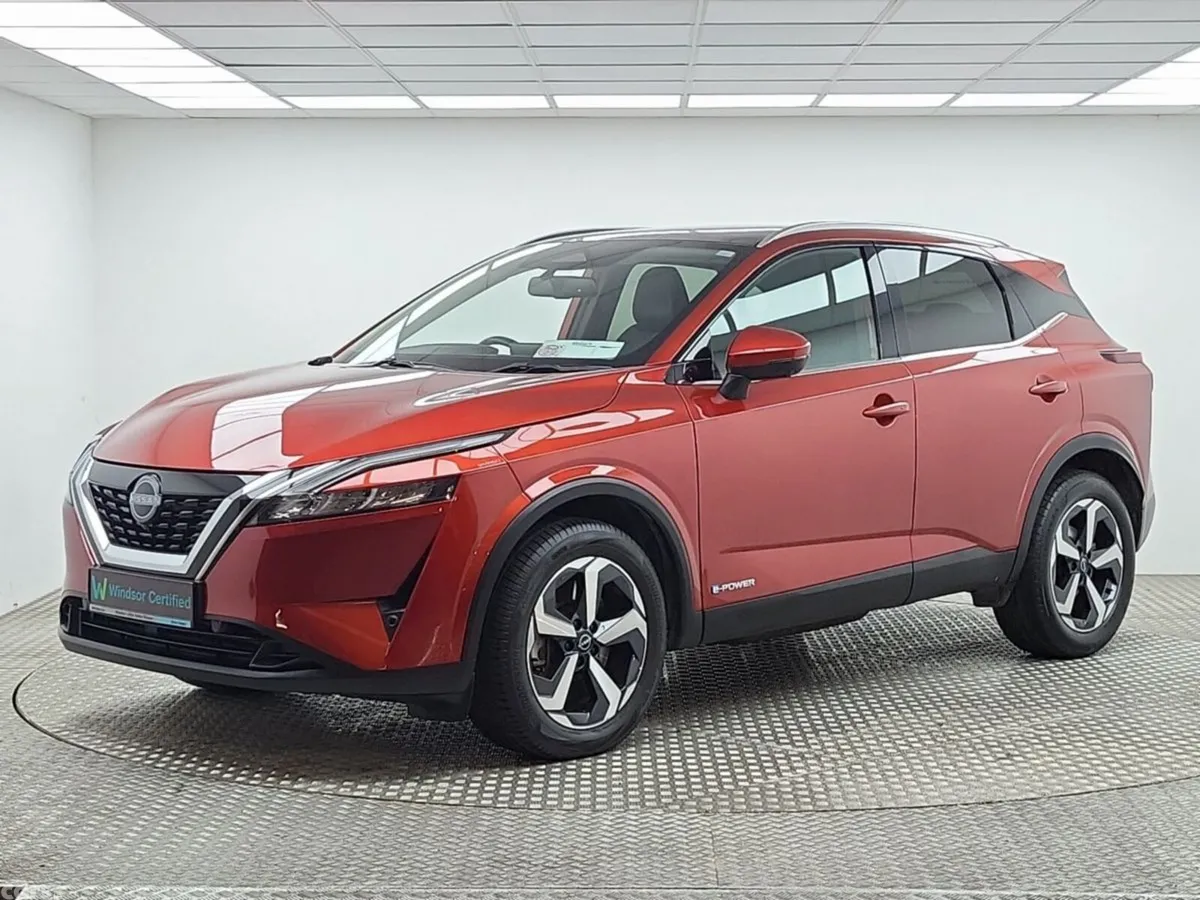 Nissan Qashqai MPV, Petrol, 2024, Red