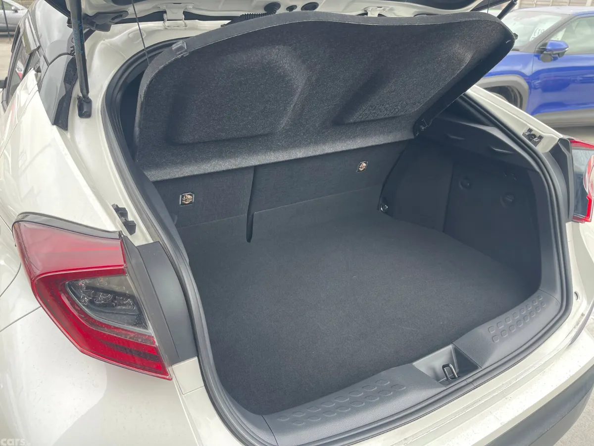 Toyota C-HR Hatchback, Petrol Hybrid, 2019, White