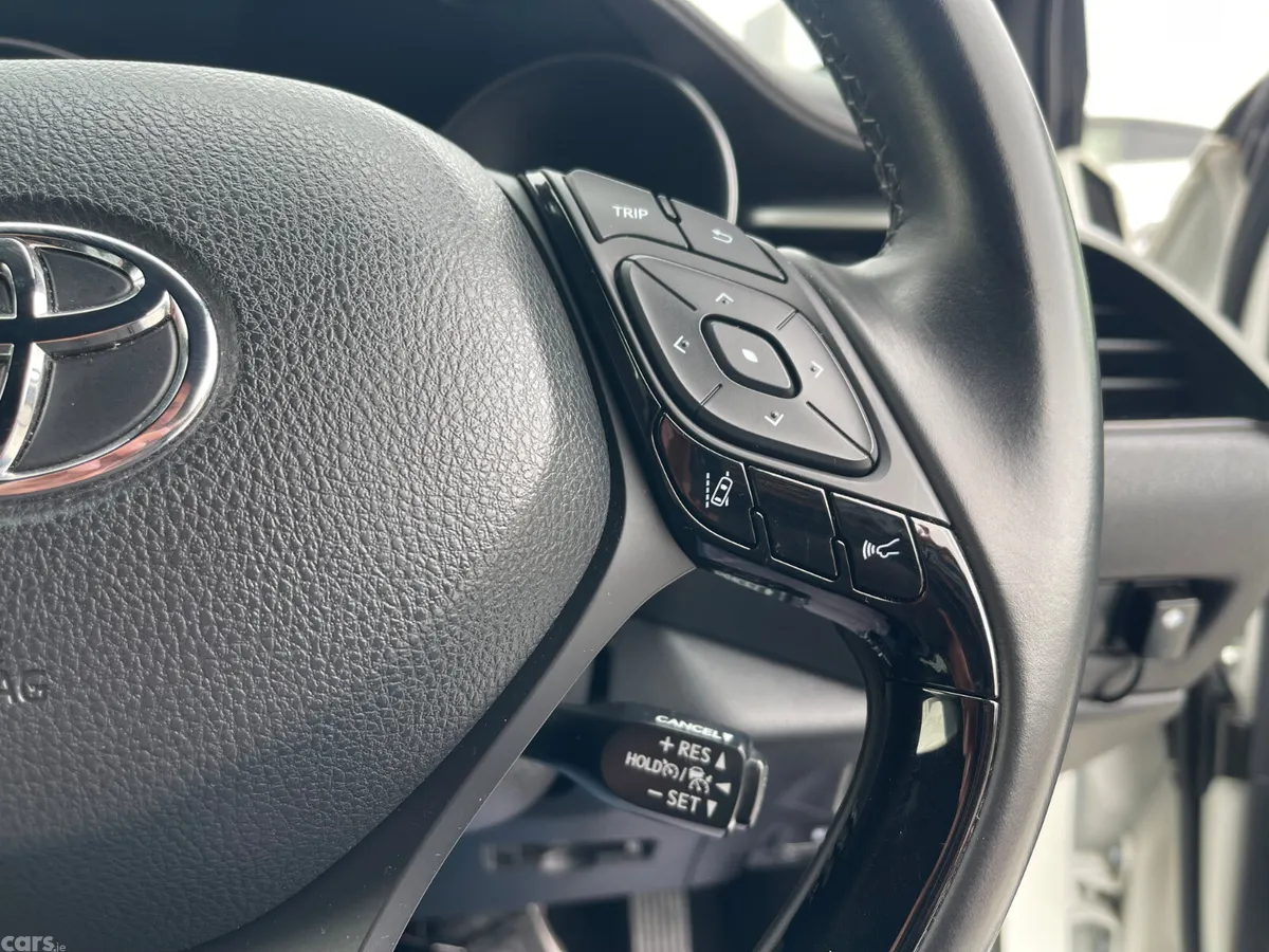 Toyota C-HR Hatchback, Petrol Hybrid, 2019, White
