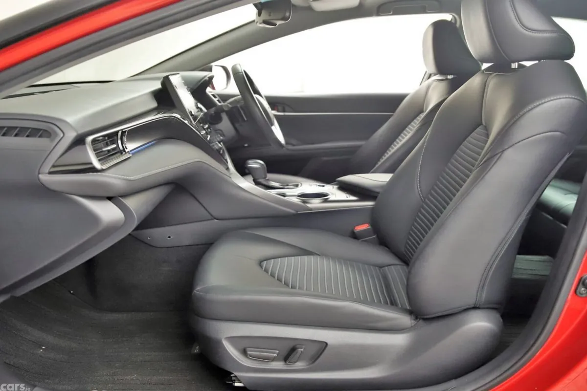Toyota Camry Saloon, Petrol Hybrid, 2021, Red