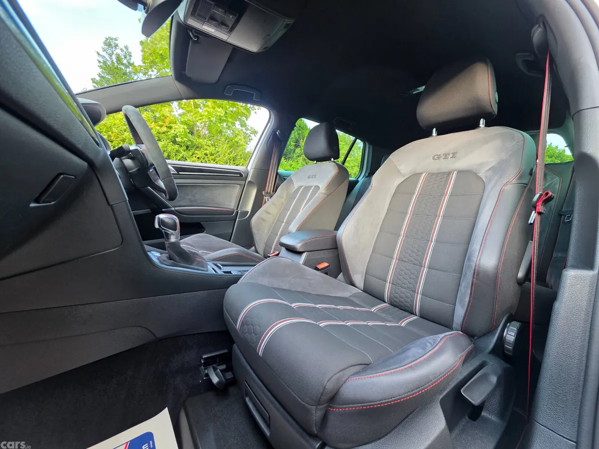 Volkswagen Golf Hatchback, Petrol, 2017, White