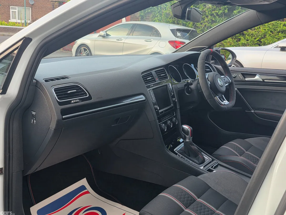 Volkswagen Golf Hatchback, Petrol, 2017, White