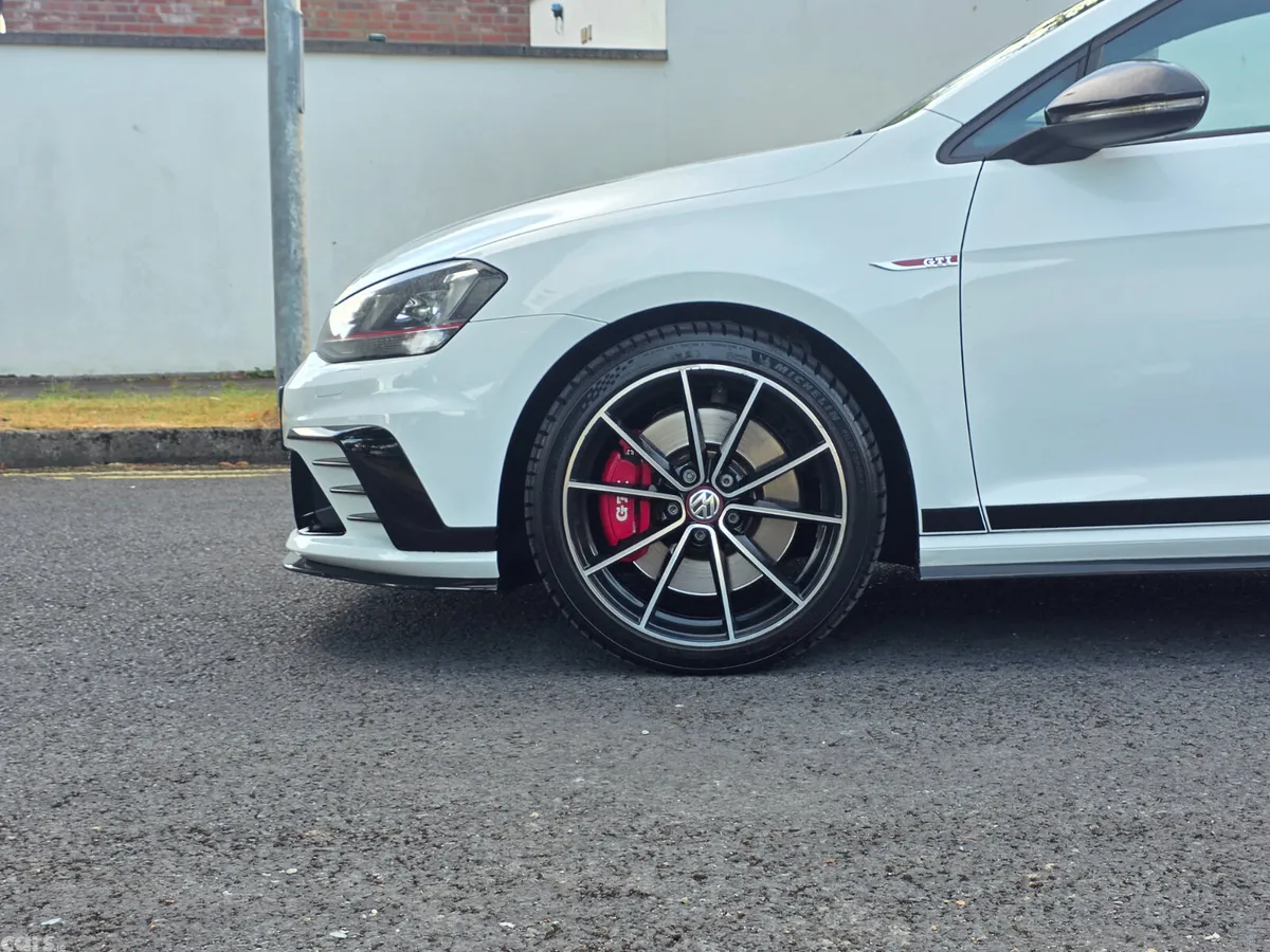 Volkswagen Golf Hatchback, Petrol, 2017, White