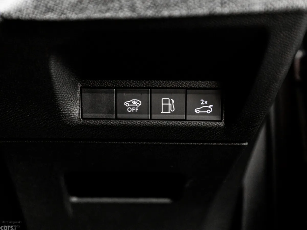 Peugeot 5008 SUV, Petrol Plug-in Hybrid, 2025, Grey