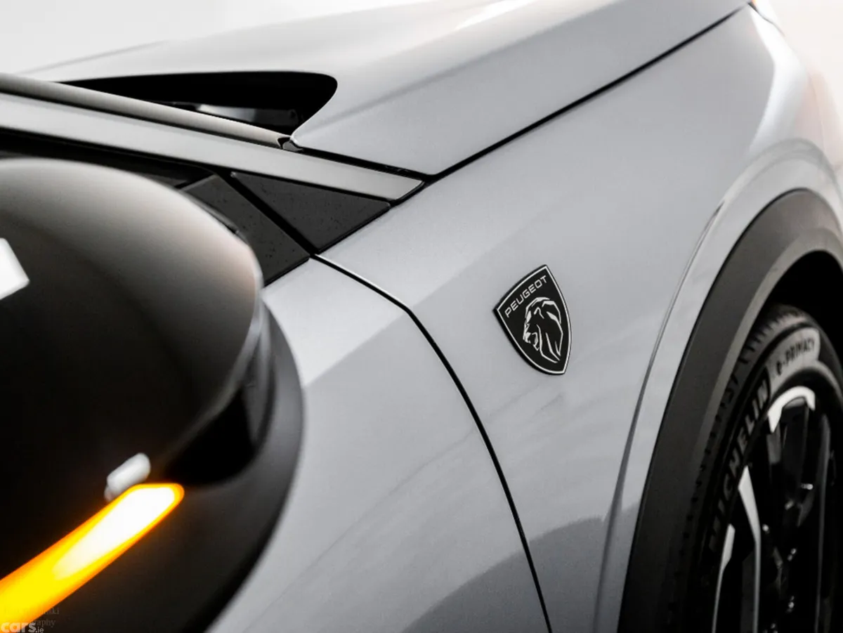 Peugeot 5008 SUV, Petrol Plug-in Hybrid, 2025, Grey