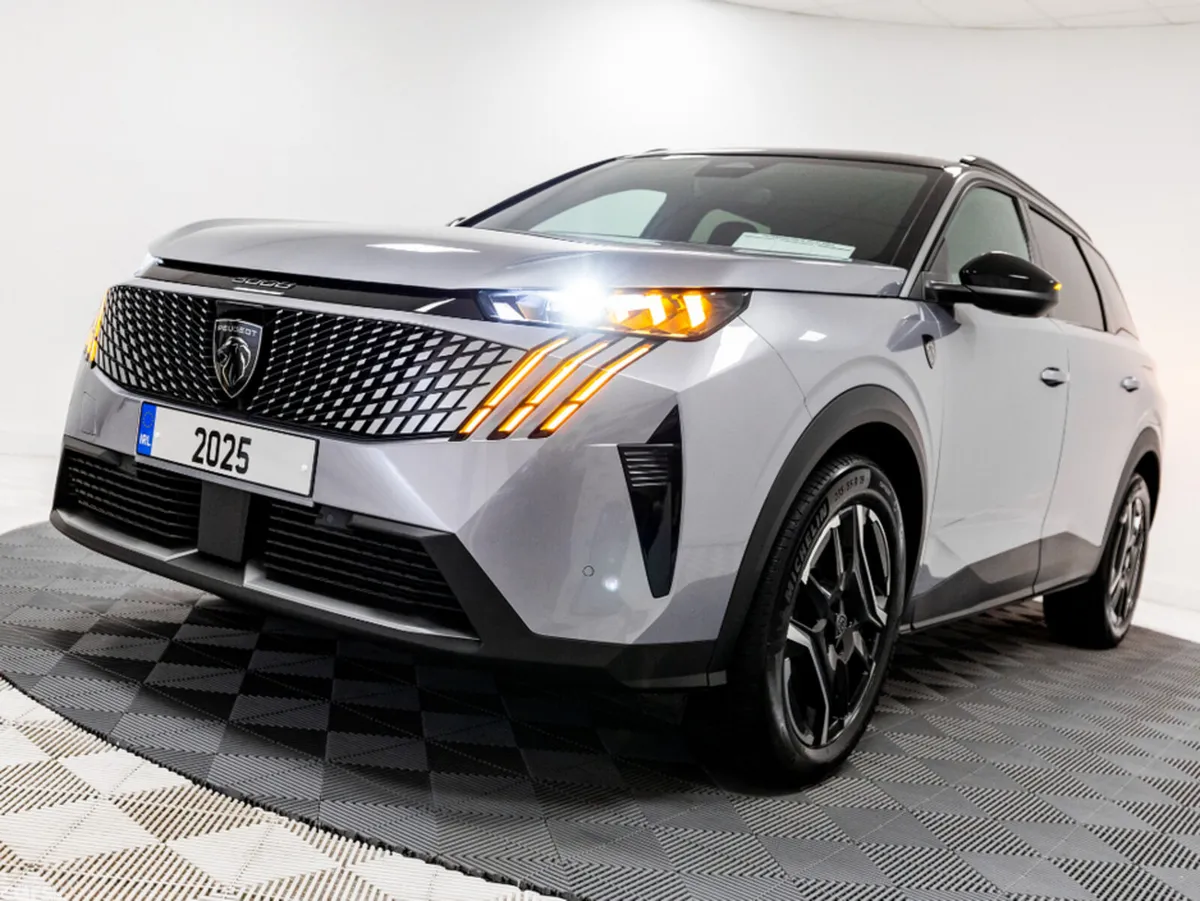 Peugeot 5008 SUV, Petrol Plug-in Hybrid, 2025, Grey