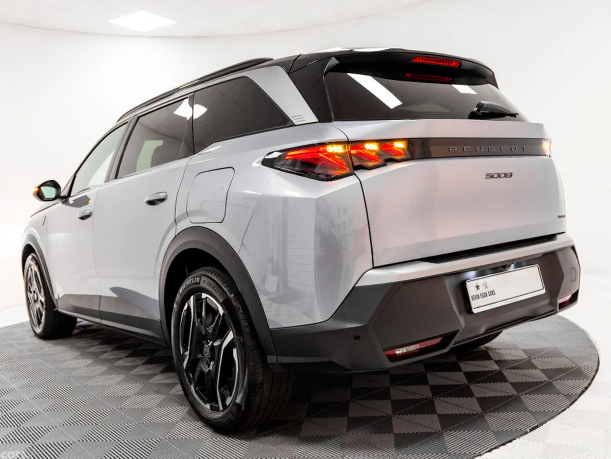 Peugeot 5008 SUV, Petrol Plug-in Hybrid, 2025, Grey