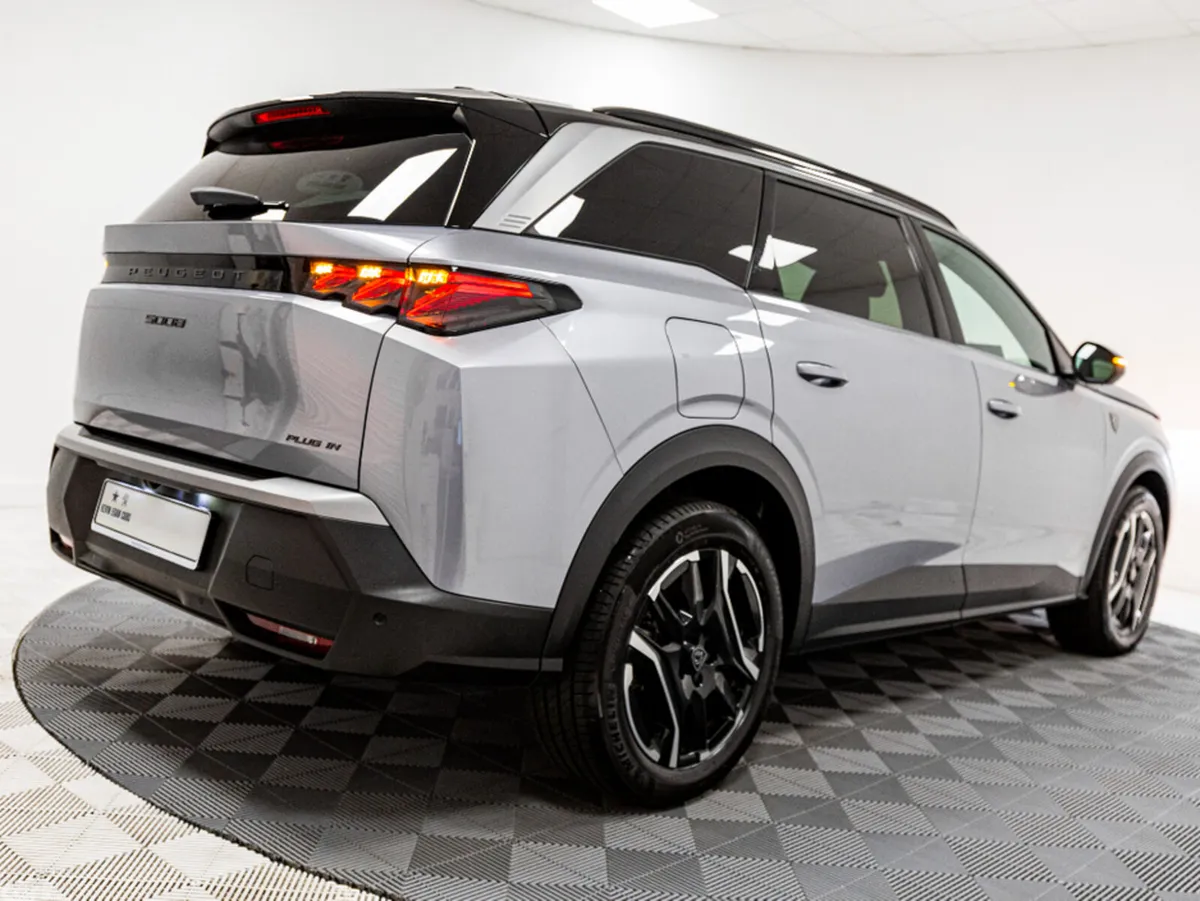 Peugeot 5008 SUV, Petrol Plug-in Hybrid, 2025, Grey