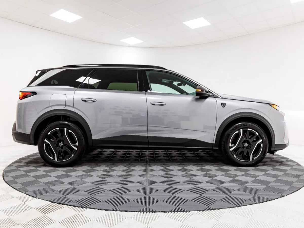 Peugeot 5008 SUV, Petrol Plug-in Hybrid, 2025, Grey