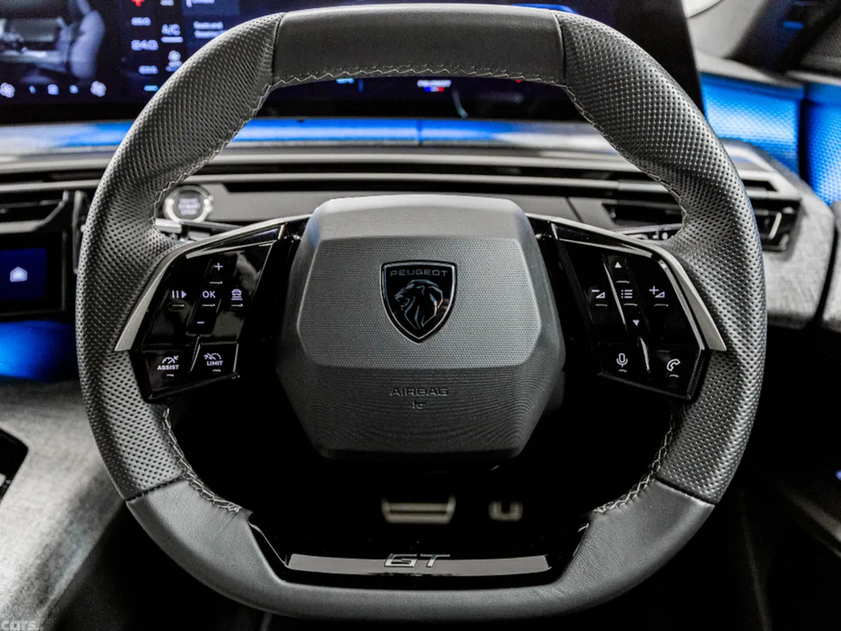 Peugeot 5008 SUV, Petrol Plug-in Hybrid, 2025, Grey