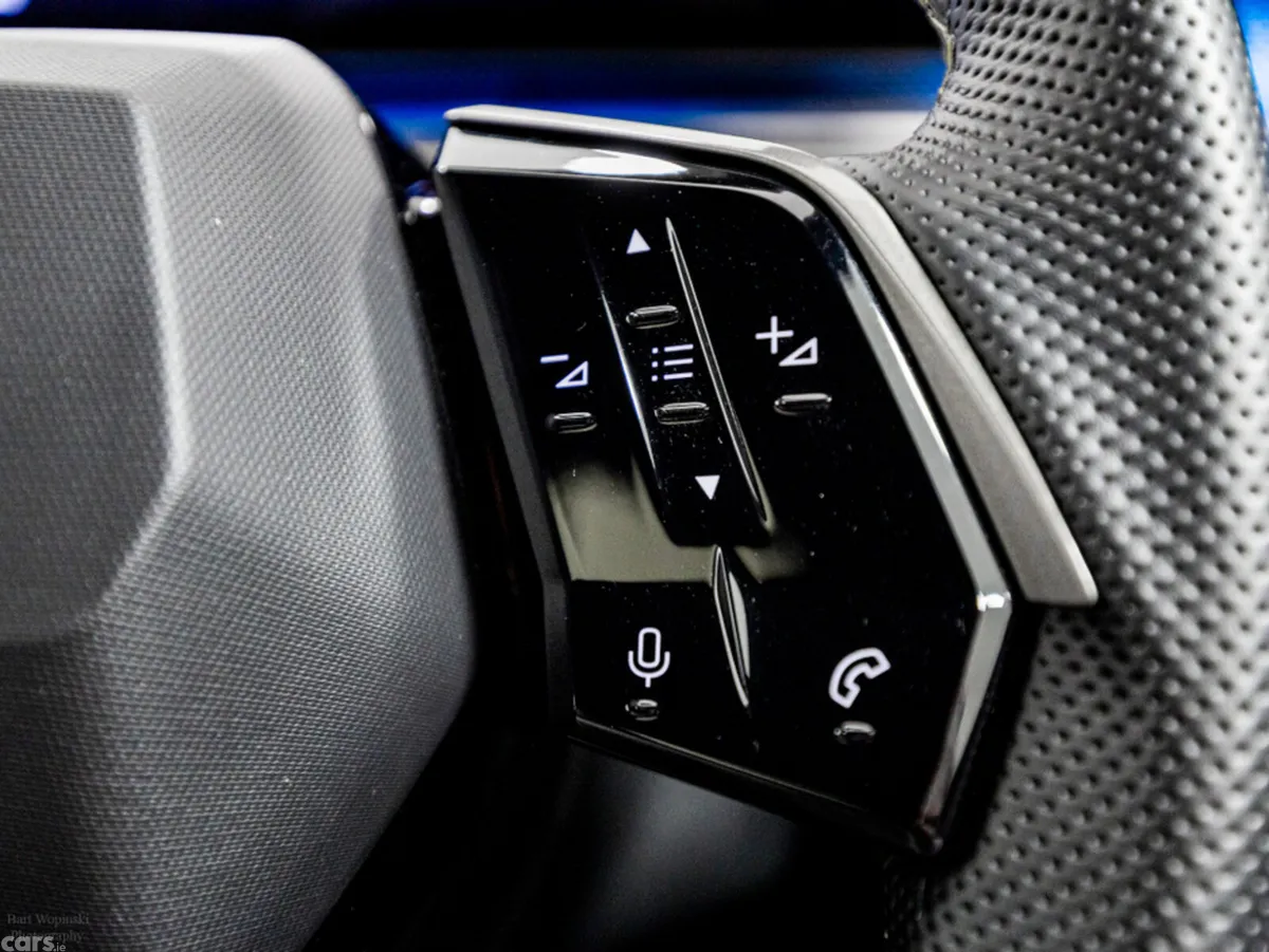 Peugeot 5008 SUV, Petrol Plug-in Hybrid, 2025, Grey
