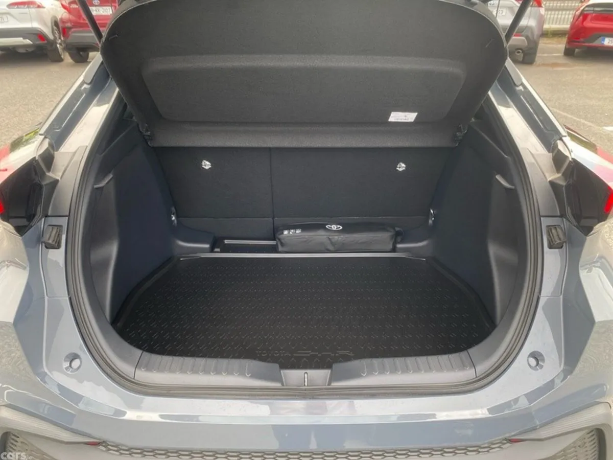 Toyota C-HR SUV, Petrol Hybrid, 2026, Grey