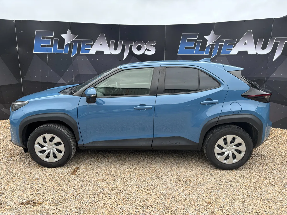 Toyota Yaris Cross Hatchback, Petrol Hybrid, 2022, Blue