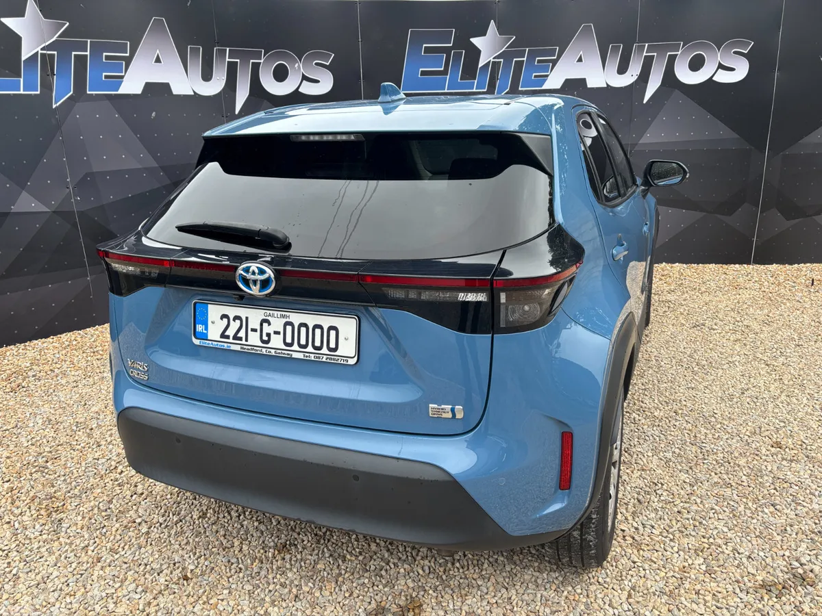 Toyota Yaris Cross Hatchback, Petrol Hybrid, 2022, Blue