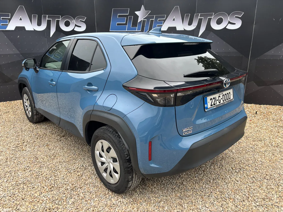 Toyota Yaris Cross Hatchback, Petrol Hybrid, 2022, Blue