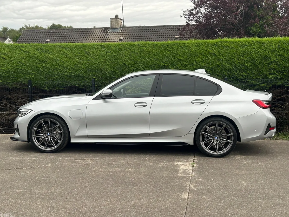 BMW 3-Series Saloon, Petrol Hybrid, 2019, Silver