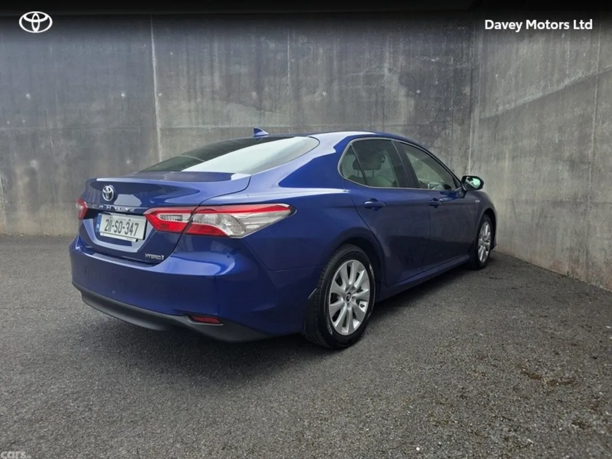 Toyota Camry Saloon, Petrol Hybrid, 2021, Blue