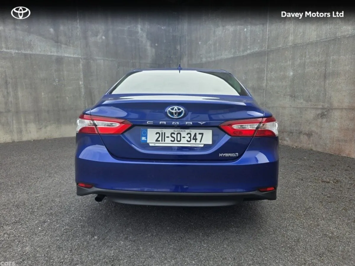 Toyota Camry Saloon, Petrol Hybrid, 2021, Blue