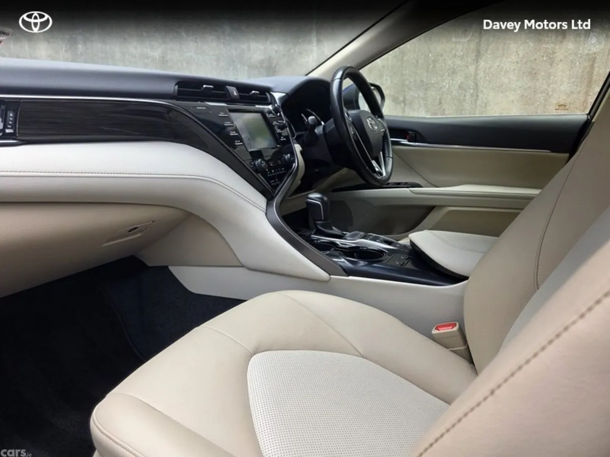 Toyota Camry Saloon, Petrol Hybrid, 2021, Blue