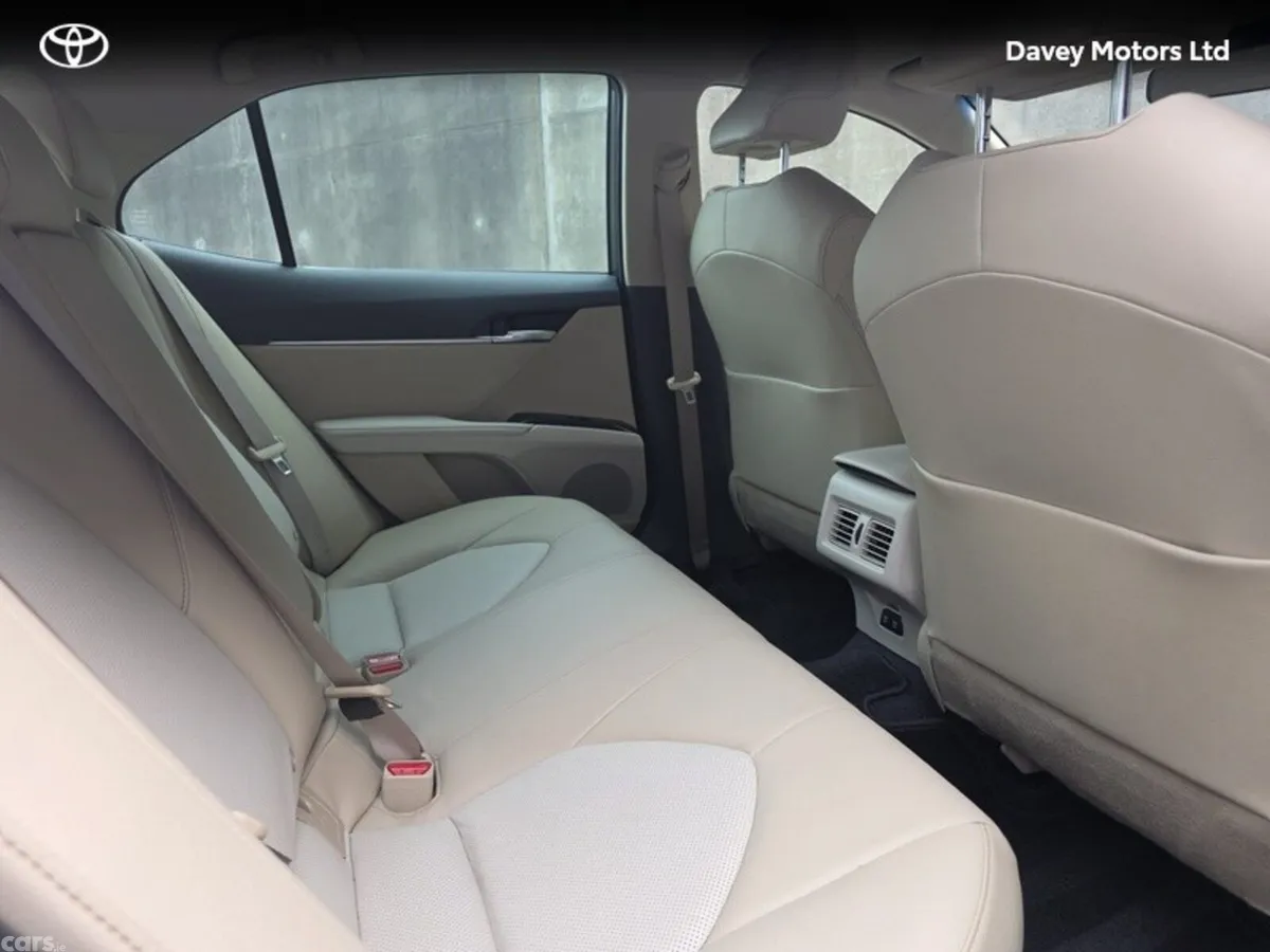 Toyota Camry Saloon, Petrol Hybrid, 2021, Blue