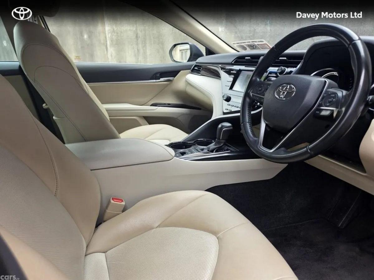 Toyota Camry Saloon, Petrol Hybrid, 2021, Blue