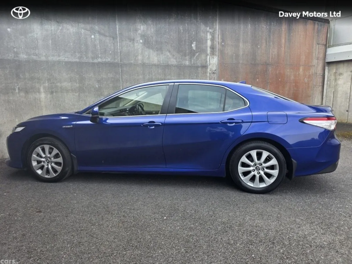 Toyota Camry Saloon, Petrol Hybrid, 2021, Blue