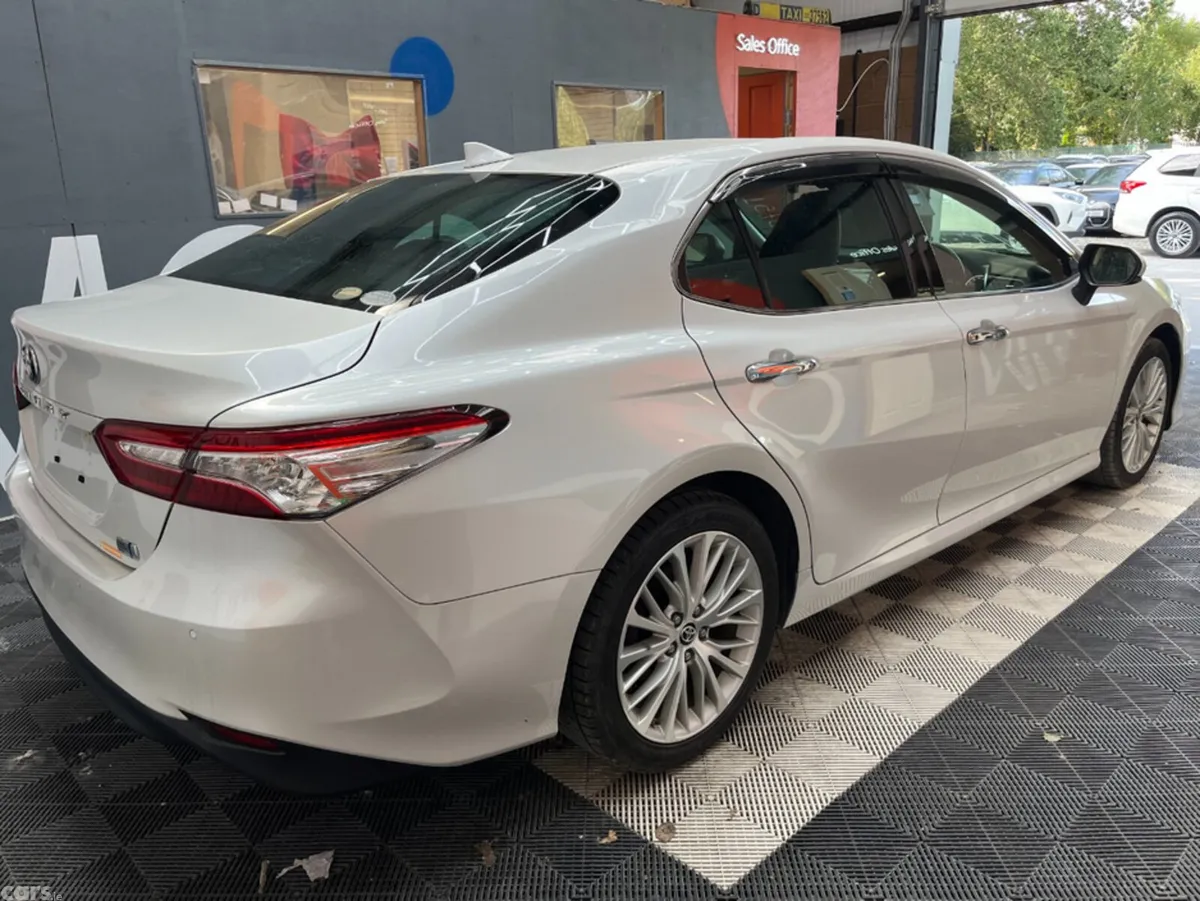 Toyota Camry Saloon, Petrol, 2021, White