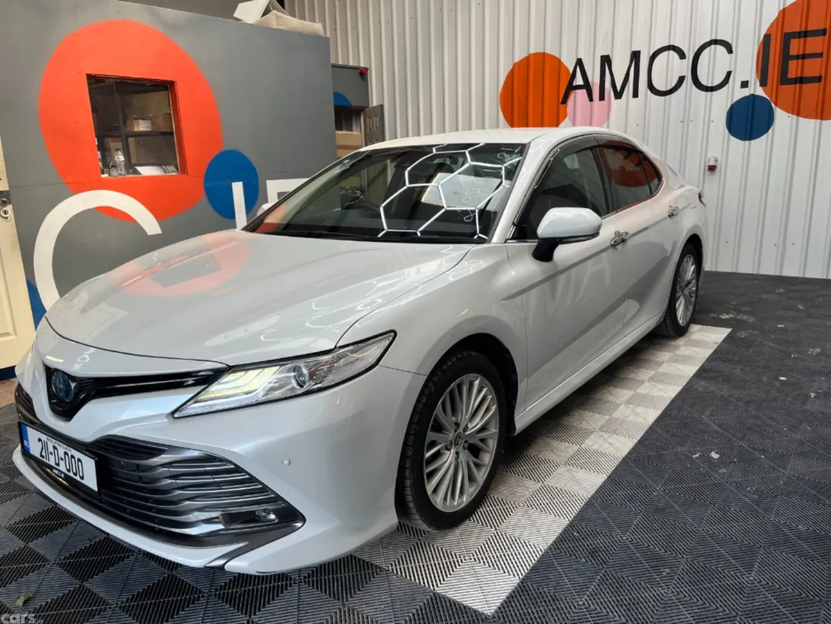 Toyota Camry Saloon, Petrol, 2021, White