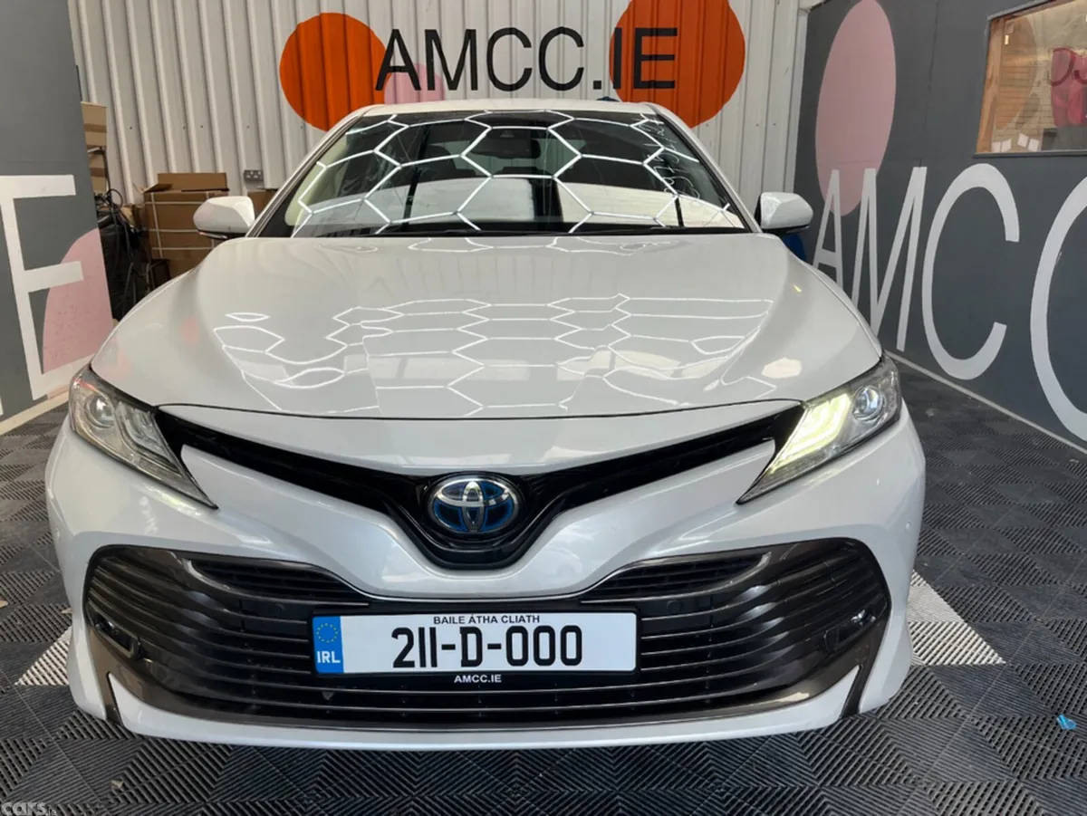 Toyota Camry Saloon, Petrol, 2021, White