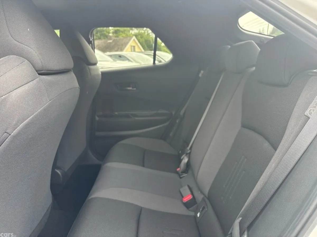 Toyota C-HR SUV, Petrol Hybrid, 2024, White