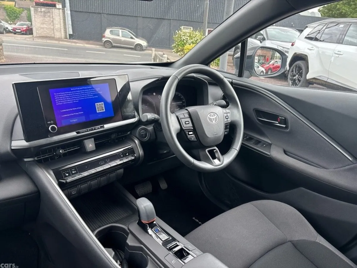 Toyota C-HR SUV, Petrol Hybrid, 2024, White