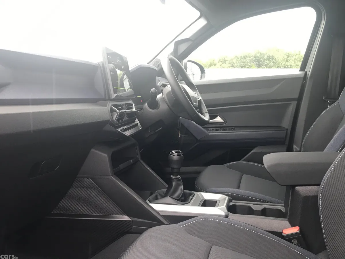 Dacia Duster SUV, Petrol Hybrid, 2026, Black