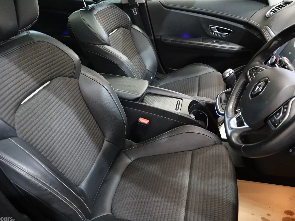 Renault Grand Scenic MPV, Diesel, 2021, Red