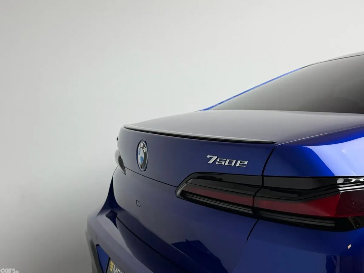 BMW 7-Series Saloon, Petrol Plug-in Hybrid, 2024, Blue