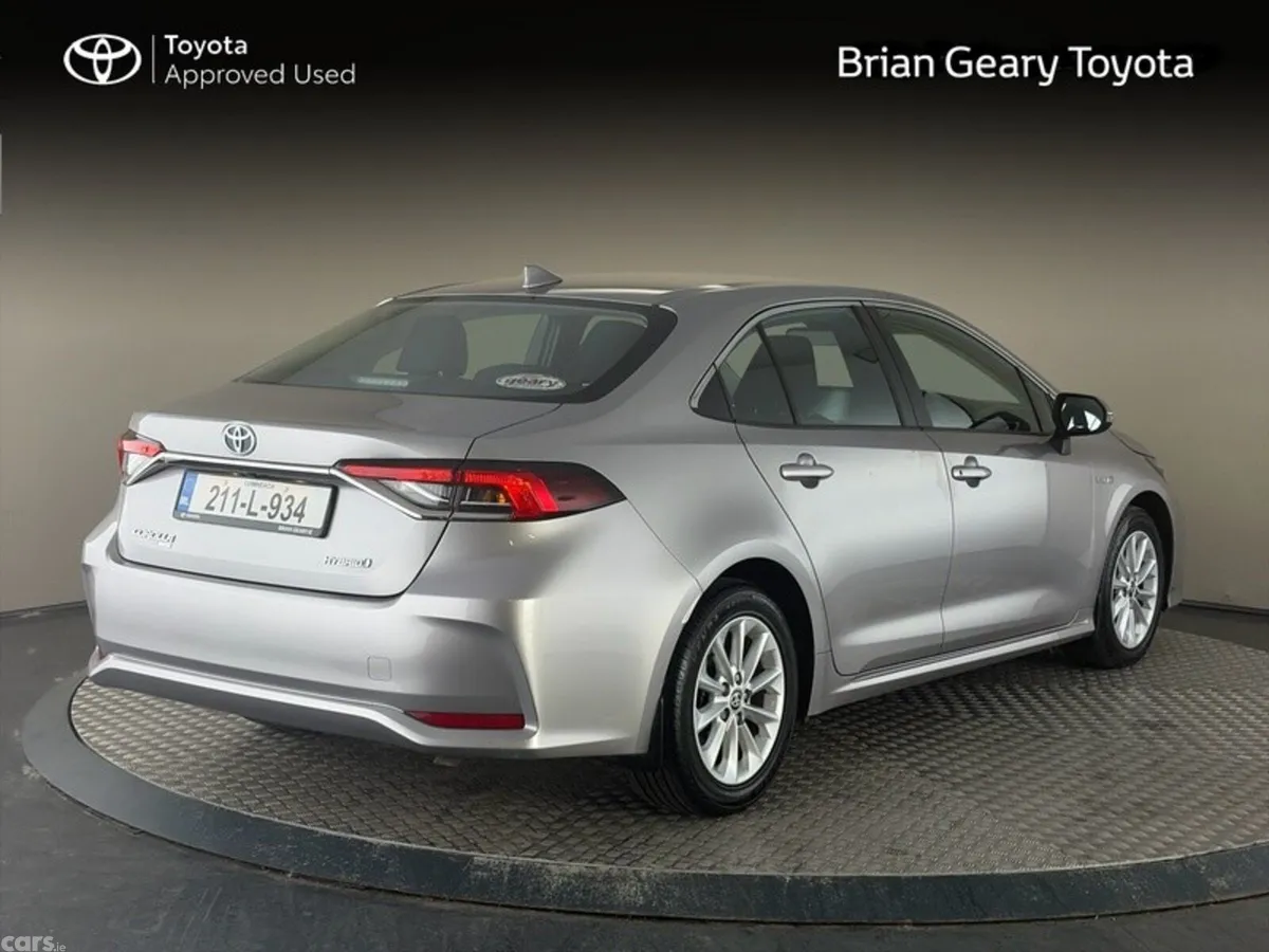 Toyota Corolla Saloon, Petrol Hybrid, 2021, Grey