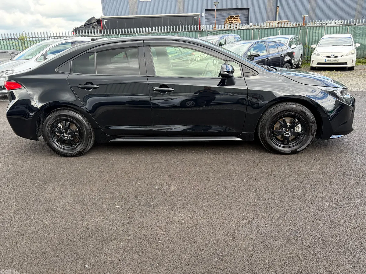 Toyota Corolla Saloon, Petrol Hybrid, 2023, Silver