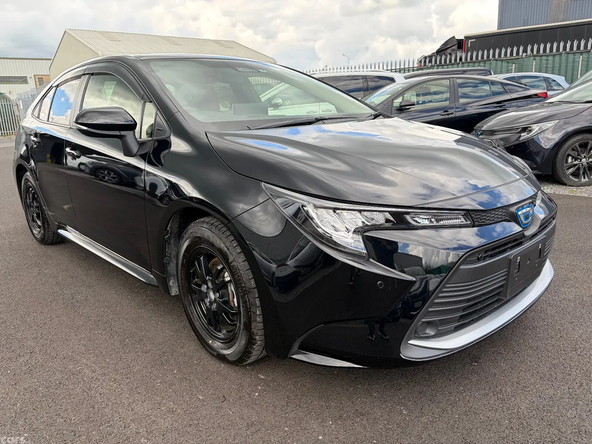 Toyota Corolla Saloon, Petrol Hybrid, 2023, Silver