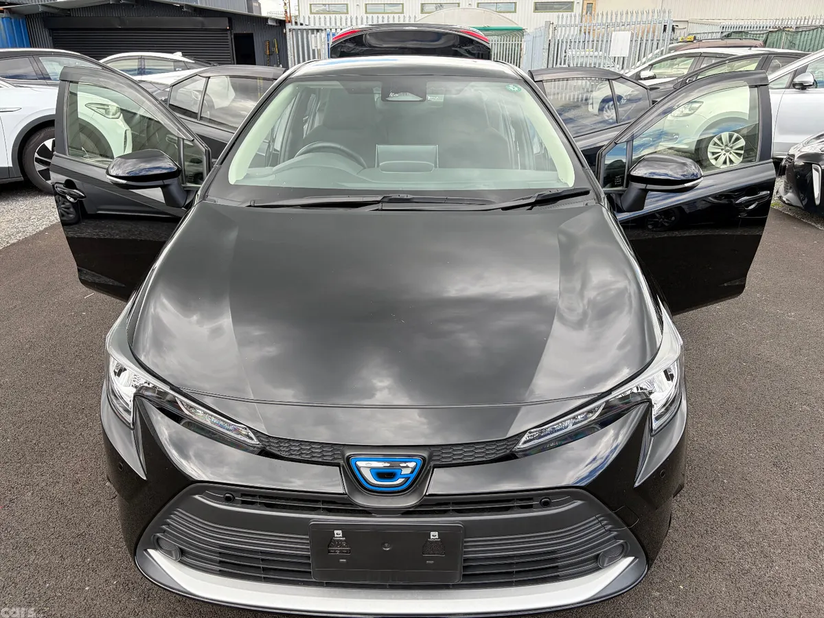 Toyota Corolla Saloon, Petrol Hybrid, 2023, Silver