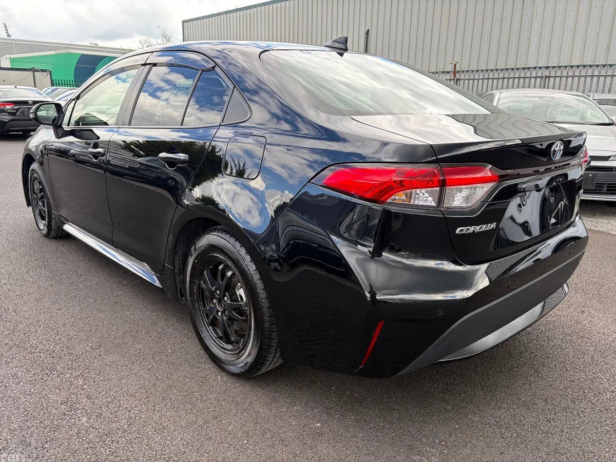 Toyota Corolla Saloon, Petrol Hybrid, 2023, Silver