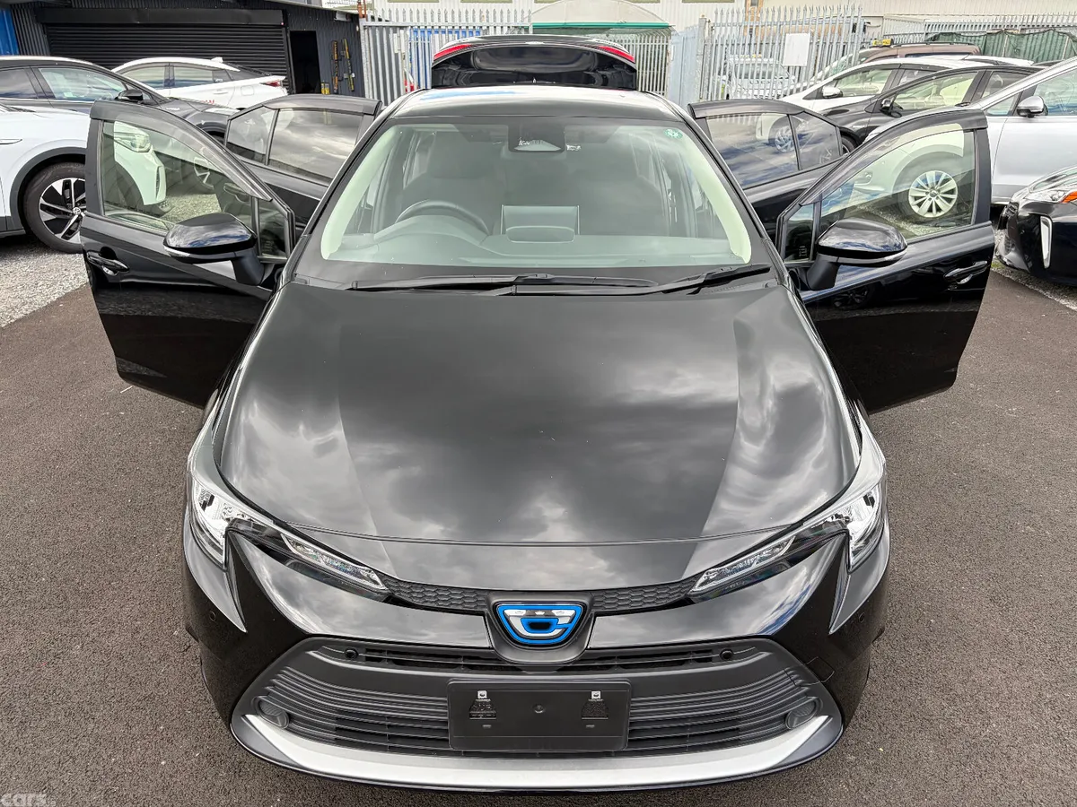 Toyota Corolla Saloon, Petrol Hybrid, 2023, Silver