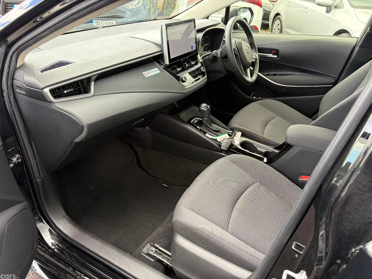Toyota Corolla Saloon, Petrol Hybrid, 2023, Silver