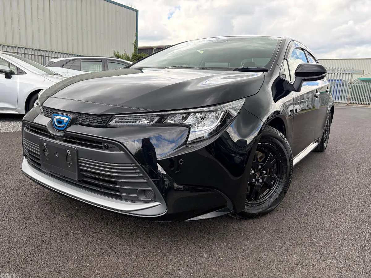Toyota Corolla Saloon, Petrol Hybrid, 2023, Silver
