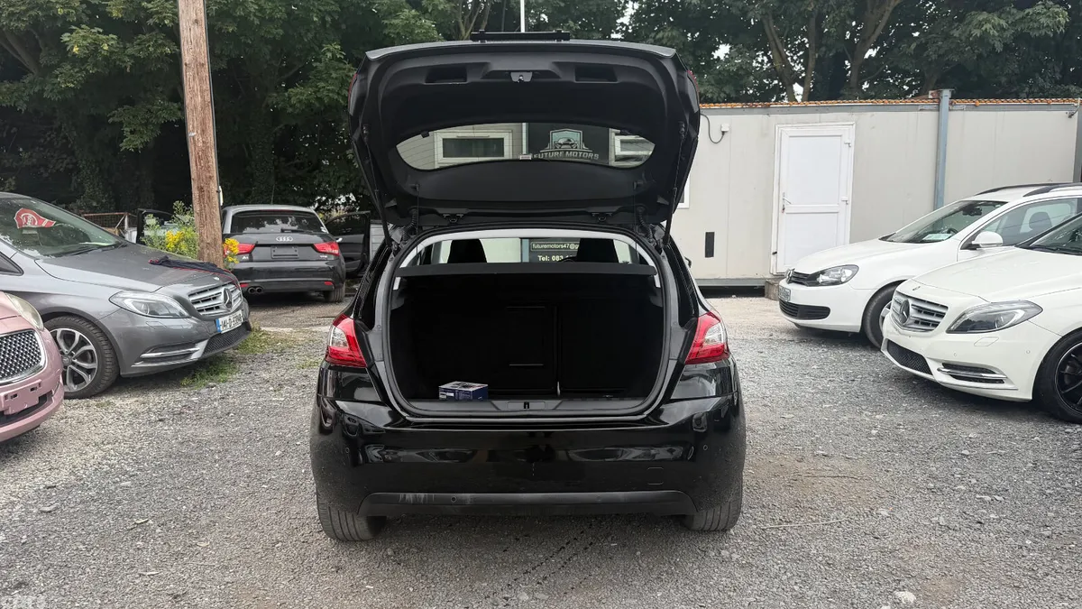 Peugeot 308 Hatchback, Petrol, 2015, Black