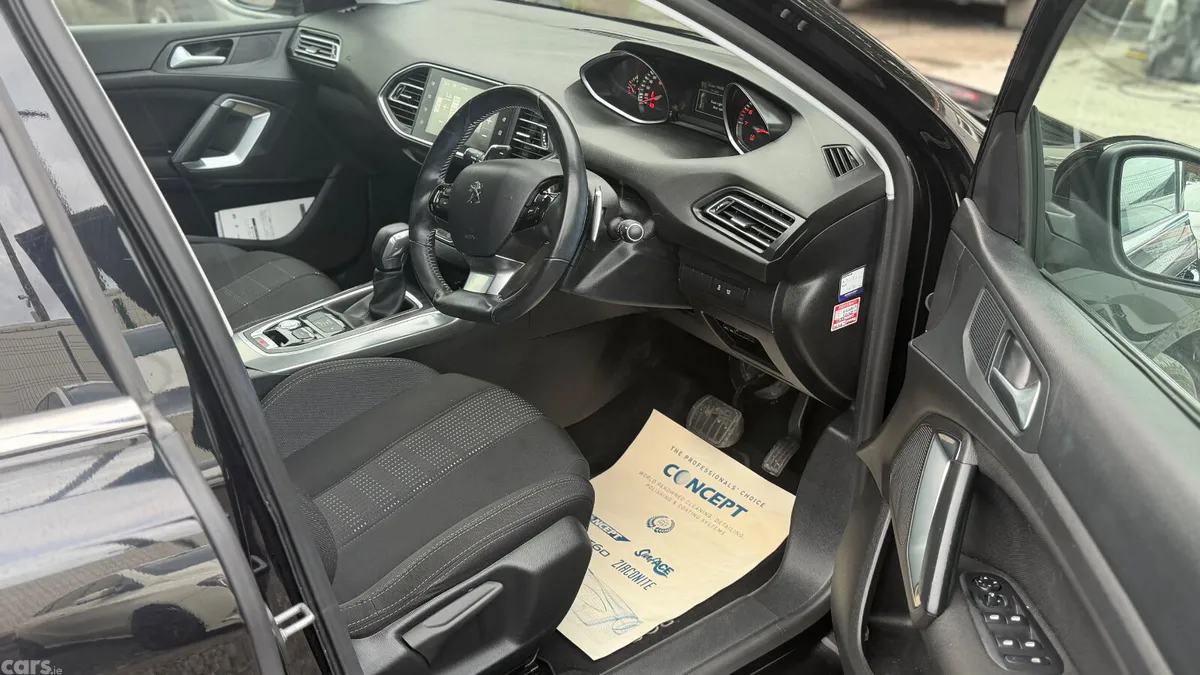 Peugeot 308 Hatchback, Petrol, 2015, Black