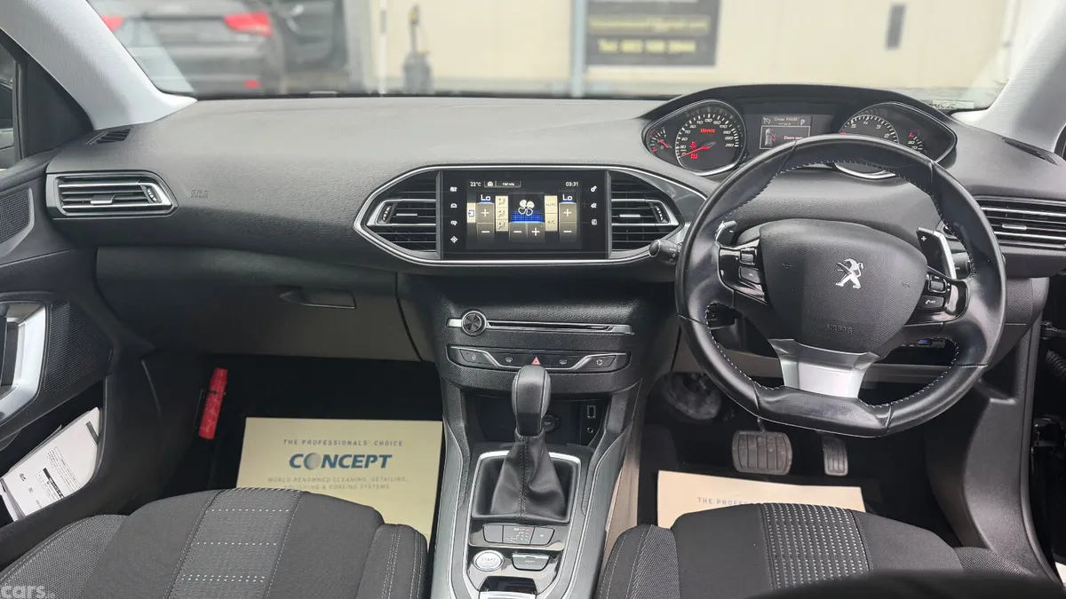 Peugeot 308 Hatchback, Petrol, 2015, Black