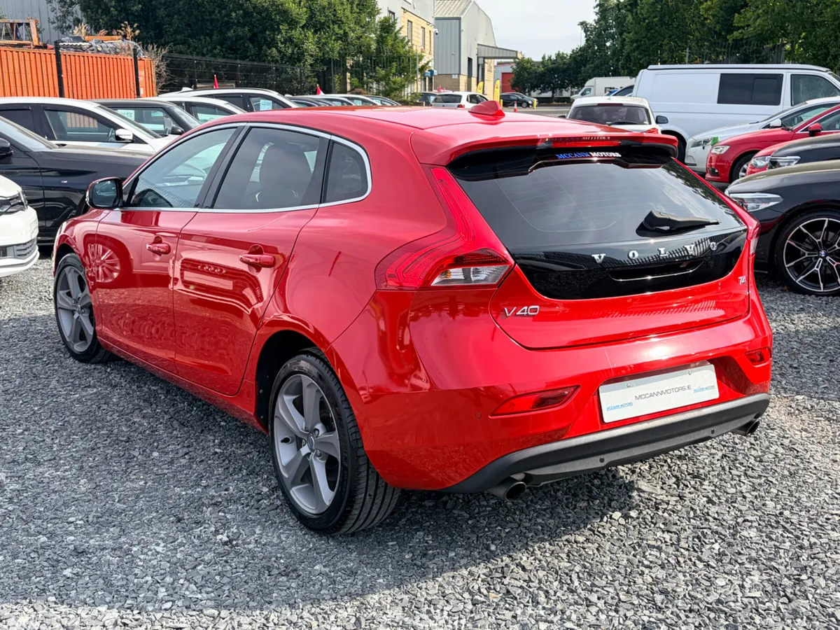 Volvo V40 Hatchback, Petrol, 2015, Red