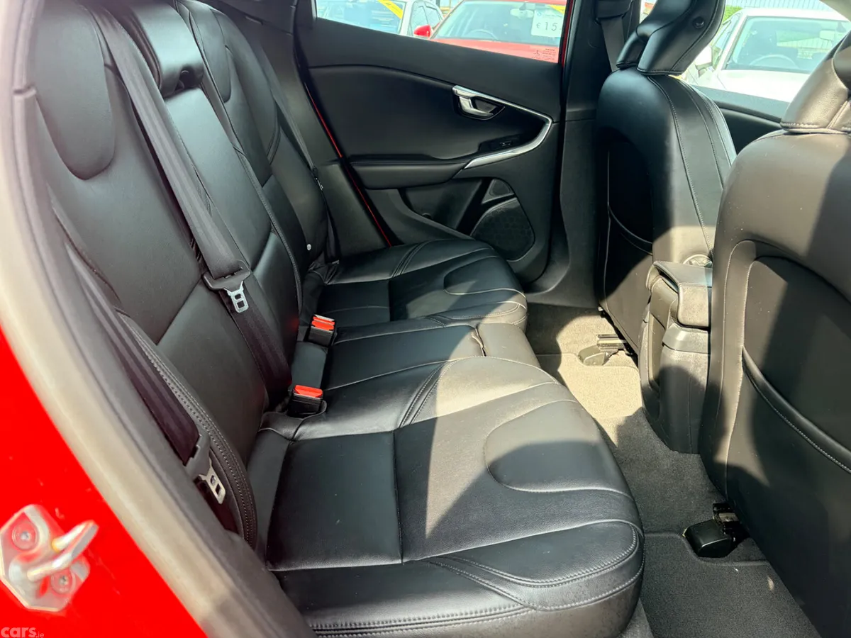Volvo V40 Hatchback, Petrol, 2015, Red