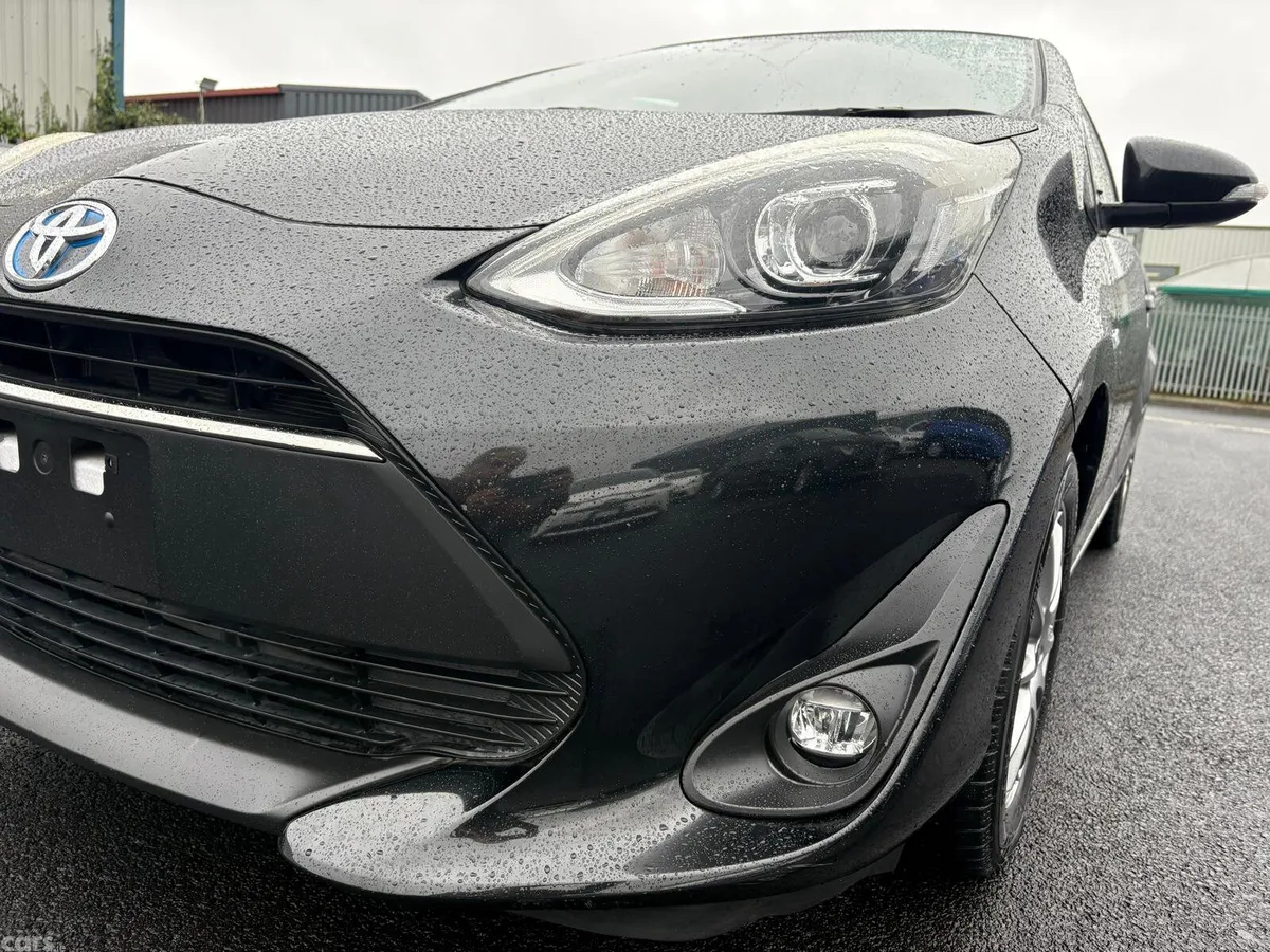 Toyota Aqua Hatchback, Petrol Hybrid, 2017, Black